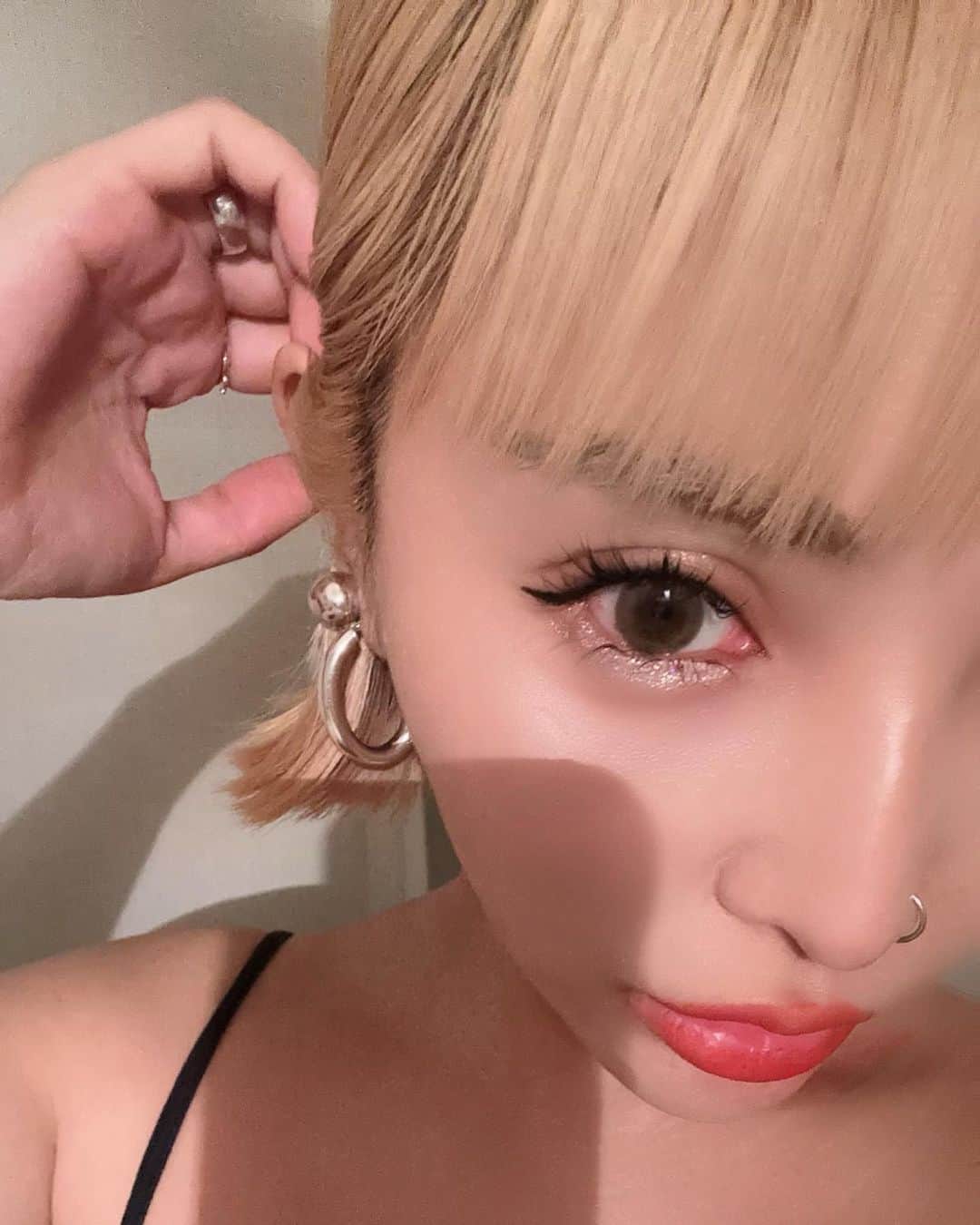 一条ありさのインスタグラム：「On the day I got new lips and cheeks and lots of makeup on, I realized how important makeup is💄  My face is made with everyone's power  #cheek #rip #make #口紅の大切さに気付いた #ハイトーンカラー #アディクション #maccosmetics」