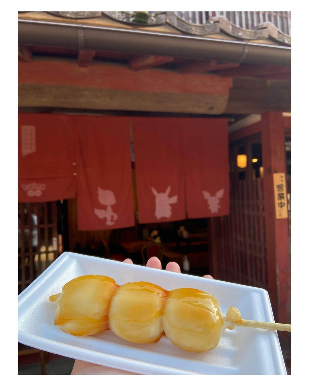 大山未希さんのインスタグラム写真 - (大山未希Instagram)「☀️  景色がとても素晴らしい！ 岡山県高梁市で【夢セン】でした。  久しぶりの対面授業はやっぱり楽しい！ オンラインだとわからないことってありますよね。  飛行機の時間まで少し観光させてもらいました！  仕事感ない写真ばかりですみませんっ🤣  #夢セン #岡山県 #岡山県高梁市 #旧吹屋小学校 #日本遺産 #ベンガラ #吹屋のベンガラ ↓」5月12日 19時00分 - miki_oyama1003