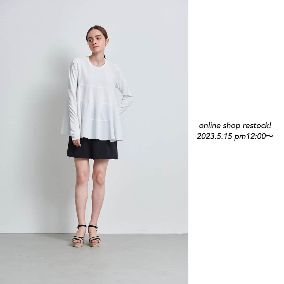 yoriのインスタグラム：「*online shop restock*  5/15 pm12:00〜 mizugiwaシリーズが 再入荷致します！  詳細は商品ページをご覧ください。  #ティアードメッシュラッシュガード ホワイト、ピンク、ブラック  #ダブルフレアメッシュパーカー ホワイト、ピンク、ブラック  #yori_japan」