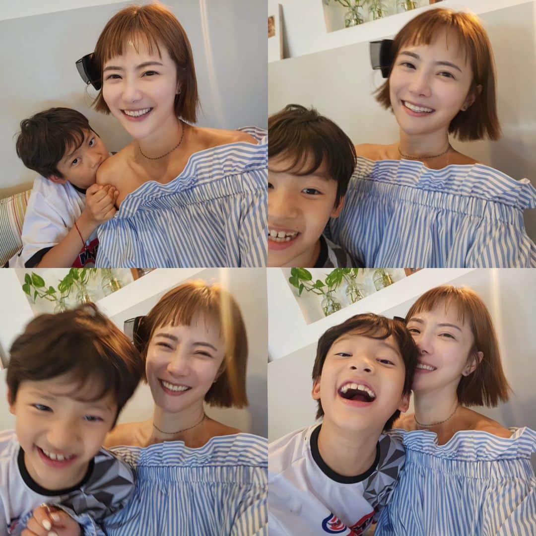 ユ・ハナのインスタグラム：「어깨를 보이면 어깨를 깨무는 새끼강아지같은 너를 어떻게 사랑하지 않을 수 있겠어,   #셀카방해꾼 😎」