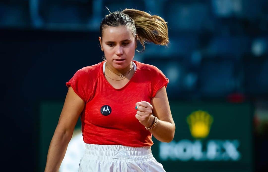 ソフィア・ケニンのインスタグラム：「Thank you everyone for supporting me last night! Super happy to get this win 👏🏼🎾」