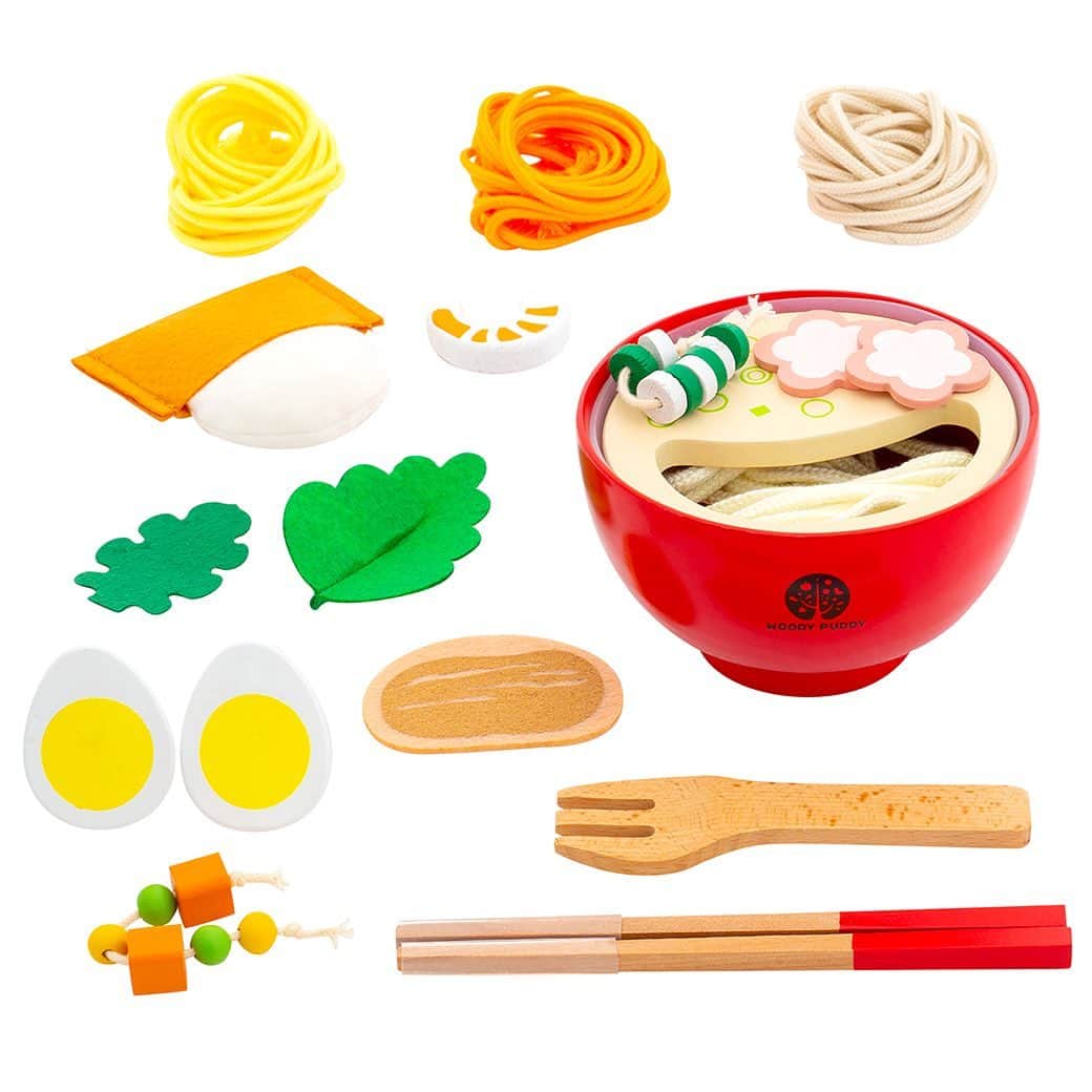 woodypuddyさんのインスタグラム写真 - (woodypuddyInstagram)「本日再入荷！色んなめん料理を作ってお遊びいただける「めん料理セット」🍜✨   軽くて太めの組みひもでできた麺が4種類に本格的なお椀&お箸・スーププレート・具材のついたセットです。 お箸の練習にもおすすめ🥢✨   🍝はじめてのおままごと めん料理セット https://www.woodypuddy.com/c/85887/44315/G05-1162 ・ ・ ・ 楽天＆直営本店限定！セール開催中✨  🍬楽天　お買い物マラソン           https://item.rakuten.co.jp/woodypuddy/c/0000000674/  ☘️本店　GREEN SALE https://www.woodypuddy.com/f/greensale  【期間】2023/05/16(火) 1:59まで ※プロフィ－ルのリンク（@woodypuddy.japan）からもご覧いただけます。   おうち遊びのおもちゃでご検討中の方、ぜひお越しください♪   #woodypuddy #ウッディプッディ #食育 #foodeducation #木育 #木のある暮らし #子供のいる暮らし #おうちあそび #おうち遊び #お家遊び #playhouse #木製 #木のおもちゃ #木製玩具 #woodentoys #木製おままごと #おままごと #1歳誕生日 #1歳誕生日プレゼント #2歳誕生日 #2歳誕生日プレゼント #3歳誕生日 #3歳誕生日プレゼント #プレゼント #出産お祝い　 #ごっこ遊び #Pretendplay #スパゲッティ #パスタ #うどん」5月12日 15時50分 - woodypuddy.japan