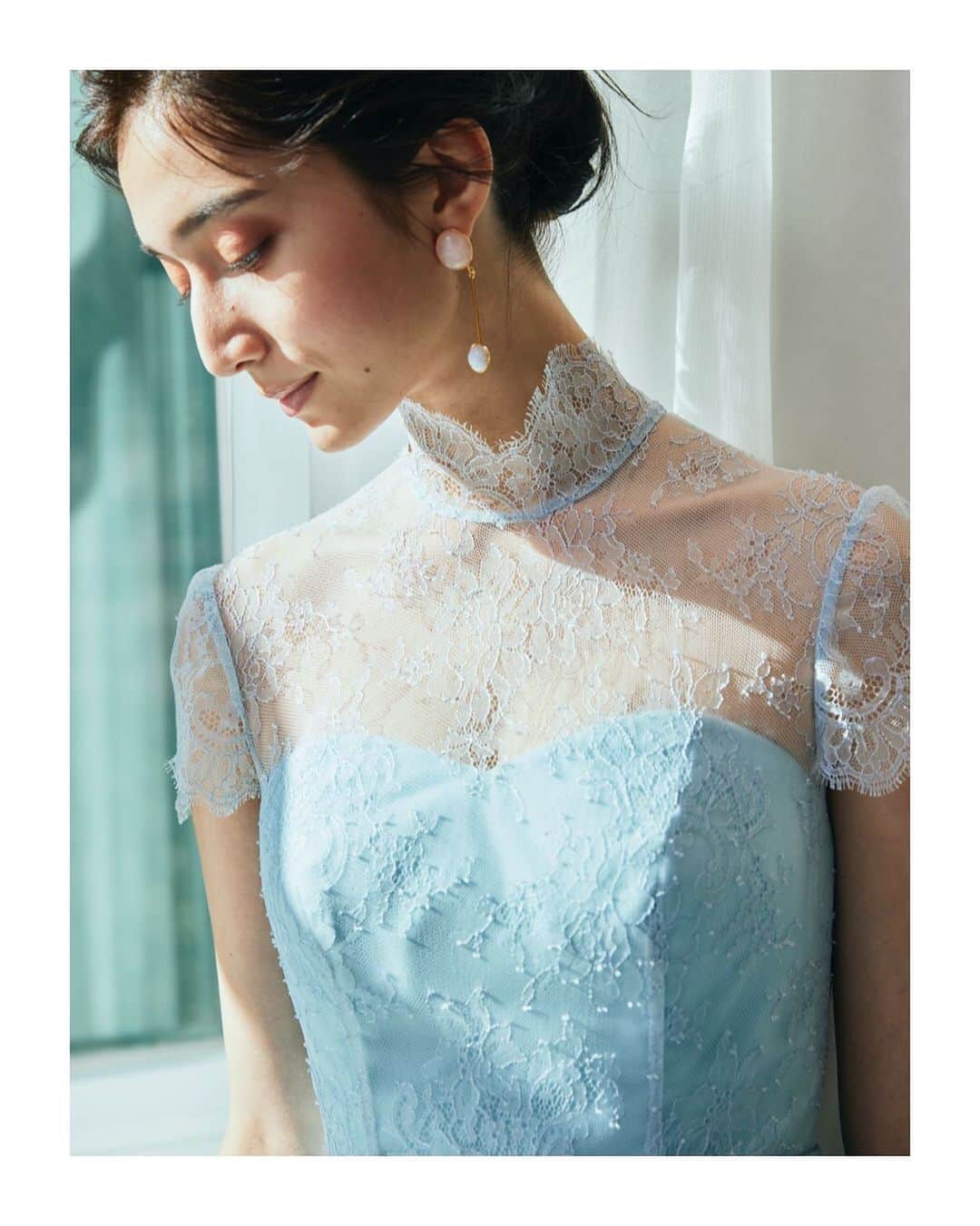 NOVARESE Dress Officialのインスタグラム：「⁡ ベビーブルーのレースにチュールのスカートは、透明感のあるロマンチックなドレスです ⁡ お問い合わせは、お近くのノバレーゼまで ⁡ Dress: BTNV248 (Novarese) @novaresewedding  ⁡ #ノバレーゼウエディング #ノバレーゼ #ノバレーゼドレス #プレ花嫁 #東京花嫁 #関西花嫁 #名古屋花嫁 #広島花嫁 #福岡花嫁 #ウエディングドレス #ノバレーゼ花嫁 #novaresewedding #novarese #novareseexclusive」