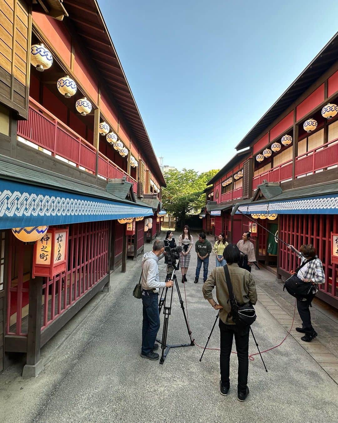 奥村美香のインスタグラム：「奈良TV いい福見つけ旅の撮影して来たよ✨ 京都太秦映画村に行って来ました〜🥰 幼稚園ぶりに行ったw リニューアルしててめちゃ楽しかったよ☺️ 放送日などの詳細はまた載せます💗 見てね🥺💓  #いい福見つけ旅 #太秦映画村」