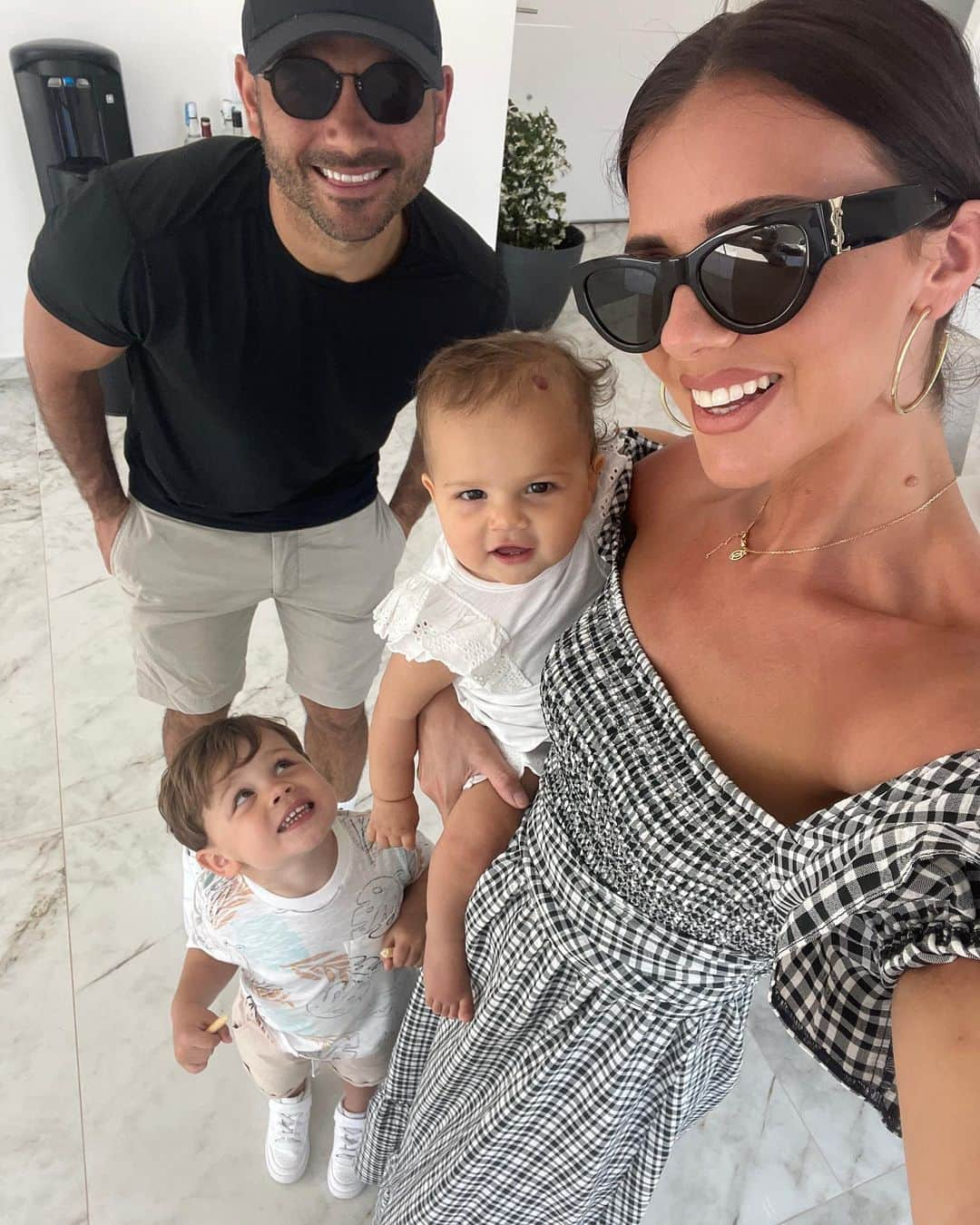 ルーシー・メックレンバーグさんのインスタグラム写真 - (ルーシー・メックレンバーグInstagram)「Why are we all just so much happier in the Sun?! ☀️🥰 The kids are absolutely loving Portugal as are me & @ryanthomas84 making lots of memories as a family 🥰 found this insanely beautiful restaurant last night. The food and cocktails were delicious 🍹   *My Dress & kids outfits are from my @veryuk range AD」5月12日 16時05分 - lucymeck1