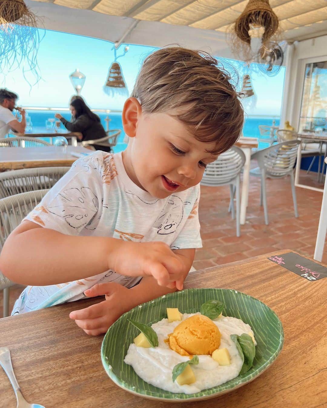 ルーシー・メックレンバーグさんのインスタグラム写真 - (ルーシー・メックレンバーグInstagram)「Why are we all just so much happier in the Sun?! ☀️🥰 The kids are absolutely loving Portugal as are me & @ryanthomas84 making lots of memories as a family 🥰 found this insanely beautiful restaurant last night. The food and cocktails were delicious 🍹   *My Dress & kids outfits are from my @veryuk range AD」5月12日 16時05分 - lucymeck1