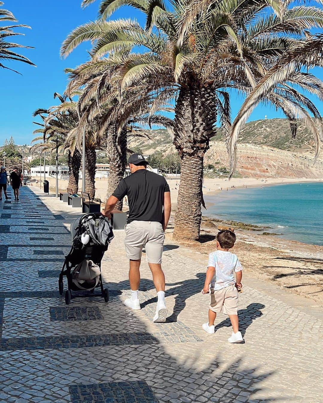 ルーシー・メックレンバーグさんのインスタグラム写真 - (ルーシー・メックレンバーグInstagram)「Why are we all just so much happier in the Sun?! ☀️🥰 The kids are absolutely loving Portugal as are me & @ryanthomas84 making lots of memories as a family 🥰 found this insanely beautiful restaurant last night. The food and cocktails were delicious 🍹   *My Dress & kids outfits are from my @veryuk range AD」5月12日 16時05分 - lucymeck1