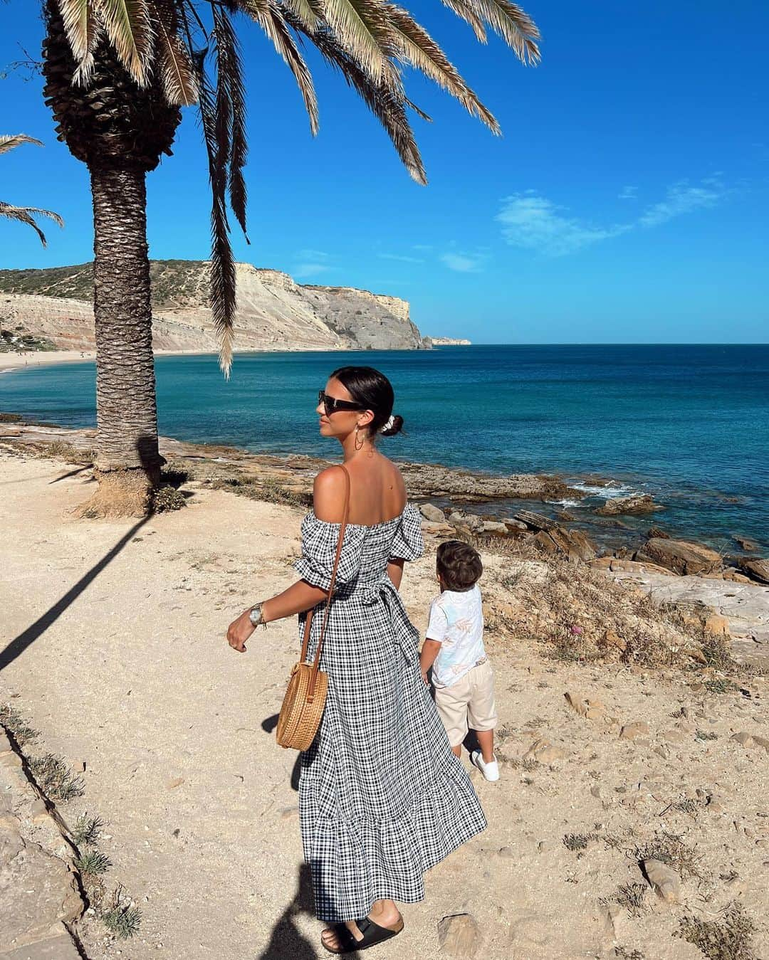 ルーシー・メックレンバーグさんのインスタグラム写真 - (ルーシー・メックレンバーグInstagram)「Why are we all just so much happier in the Sun?! ☀️🥰 The kids are absolutely loving Portugal as are me & @ryanthomas84 making lots of memories as a family 🥰 found this insanely beautiful restaurant last night. The food and cocktails were delicious 🍹   *My Dress & kids outfits are from my @veryuk range AD」5月12日 16時05分 - lucymeck1