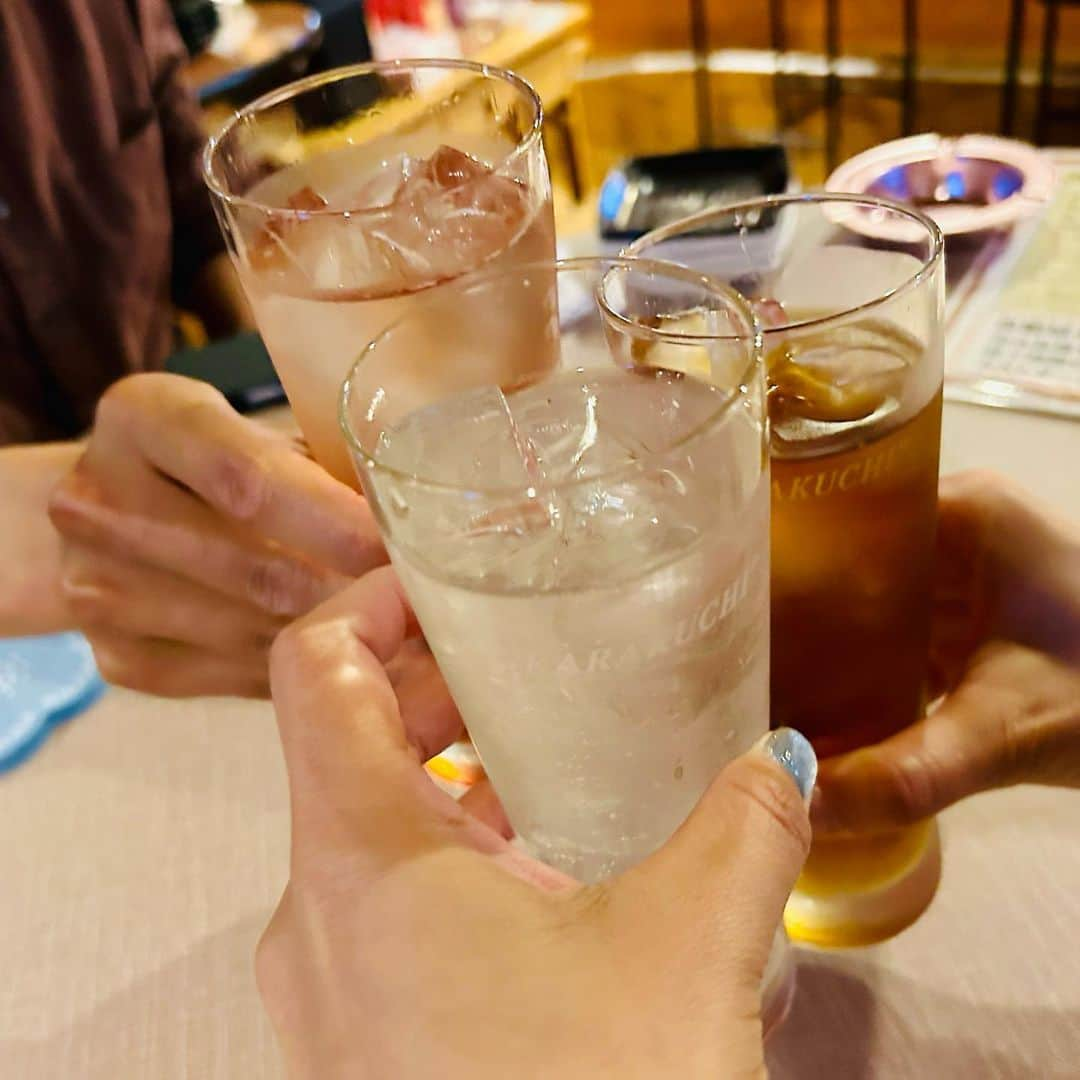 世手子さんのインスタグラム写真 - (世手子Instagram)「the joy of drinking alcohol🍻 Drinking party with interesting members🎉 let's drink again( ^ω^ ) @dining_rising #創作ダイニングライジング  にあかりんと面白メンバーで飲み会🌟 前からこのメンバーで飲みたいと思ってたwww 飲める喜び✨✨ #歓送迎会 #青物横丁 #スポーツ観戦 #スポーツバー パーティープラン ダーツ好き にもぴったり（＾ν＾）  カラオケもできる（＾◇＾） お料理も美味しい(*'▽'*)  公式ライン「@676rfjhu」を追加するとお得な情報をお届けしてくるみたい)^o^( ぜひご登録してみてね(●´ω｀●)  乾燥がひどいので #ハリーハリー #大人のロールオンエッセンス #ほうれい線改善 #ほうれい線ケア したよ(^_^) 塗りやすくて簡単使いやすかった(´∀｀=) #口元 #口元美人 #目元美容液 #マッサージケア #ハリ肌 #年齢肌 #スペシャルケア #美顔ローラー #無添加処方 #コラーゲン #ヒアルロン酸 #レチノール #プラセンタ #ペプチド #パンテノール #乾燥ケア #保湿 #エイジングケア #ミックコスモ #monipla #miccosmo_fan  PR」5月12日 16時09分 - rojide