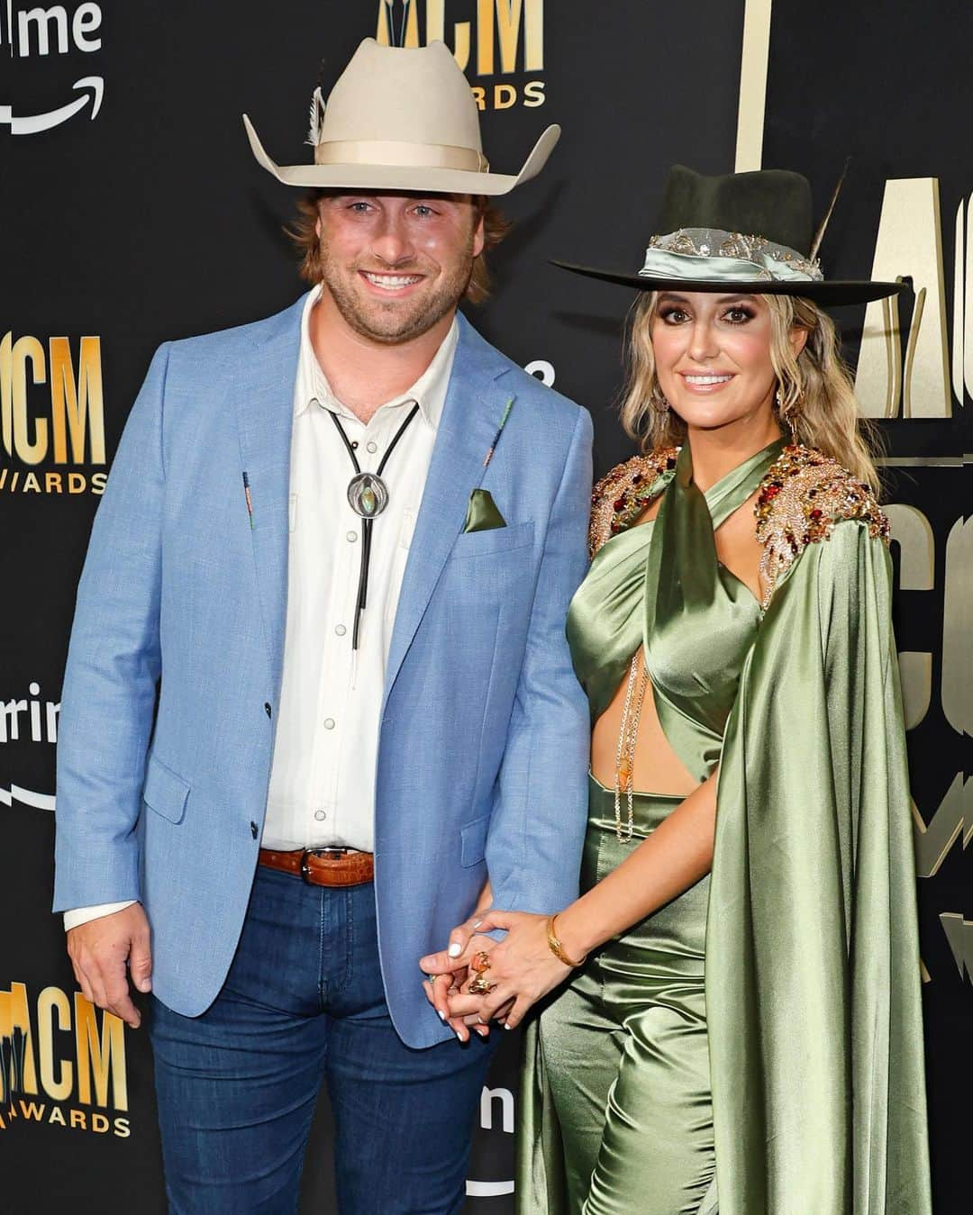 Just Jaredさんのインスタグラム写真 - (Just JaredInstagram)「Lainey Wilson not only won 4 awards at the #ACMAwards, but also made her red carpet debut with boyfriend, former football star Delvin Hodges! #LaineyWilson #DelvinHodges Photos: Getty」5月12日 16時11分 - justjared