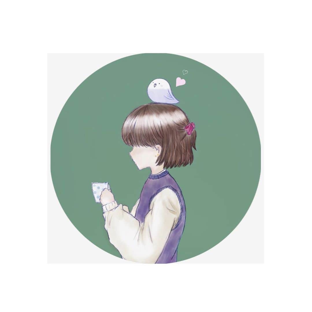 柏山奈々美のインスタグラム：「YouTubeで使われてるこのアイコン自分で描いたんだけど、頭の上に乗ってる鳥は実家で飼ってるインコのマリンちゃんがモチーフなんです😂 頭の上によくとまるから、そのまま絵にしました🖼️  YouTubeでまた歌をあげたいのだけど何がいいか悩んでて…🤔 歌いたい曲は沢山あるのだけどどれも難易度高い〜笑 インスタから動画観てくれた方もいるみたいで嬉しい☺️ ありがとうございます♪  #YouTube #YouTubeアイコン」