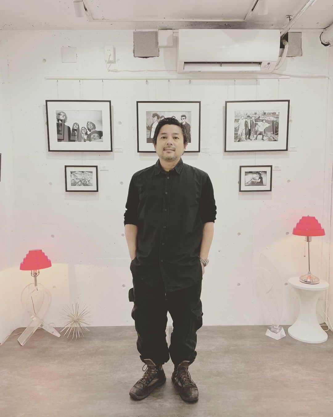 三吉ツカサのインスタグラム：「自由が丘(奥沢)のギャラリー @vivastrangeboutique でやってるクボケン @kenji.kubo さんの写真展に行ってきたよ。 かっこよかったー！」
