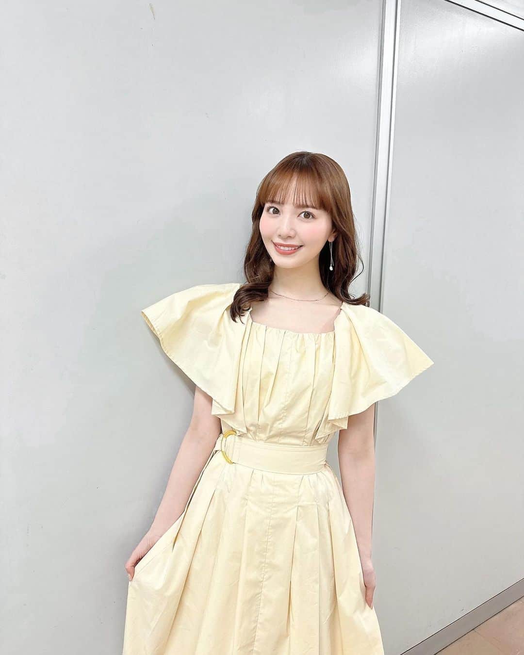 山根千佳のインスタグラム：「. . 本日はNHK「おはよう日本」 朝から観て下さった皆さん、 録画して観て下さった皆さん、 ありがとうございました♡♡  衣装は @noela_official さん🧸🌼 アクセサリーは @no.25accessory さん💍  明日はTSK18:00〜「SOUP」 ロバート馬場さんとMC頑張ります☺️ . . #おはよう日本 #nhk #衣装 #山根千佳  #noela #ワンピース #ワンピースコーデ  #no25accessory #パールピアス  #ゴールドアクセサリー #ネックレス  #チェーンネックレス #ミディアムヘア」