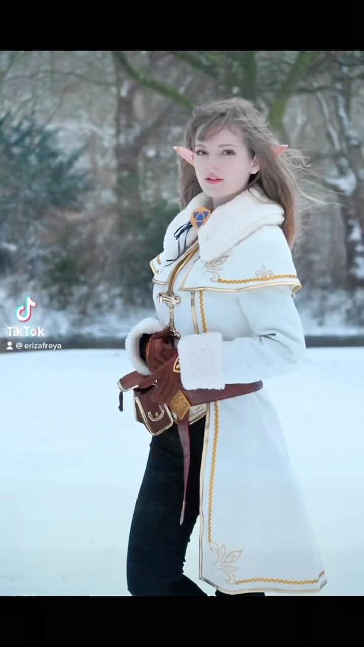 Ella Freyaのインスタグラム：「🥹 Let’s all love Zelda」