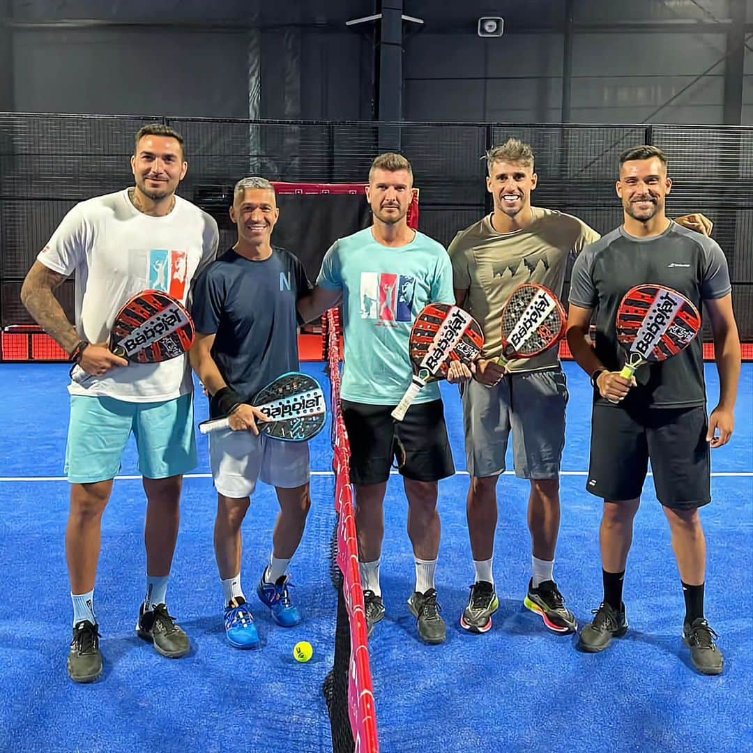 ルイス・ハビエル・ガルシア・サンスのインスタグラム：「Not sure about the Padel game but definetly, some 5 a side team we could make, even with 2 keepers.  Have a great weekend guys !! #Padel #Sports #newbalance」