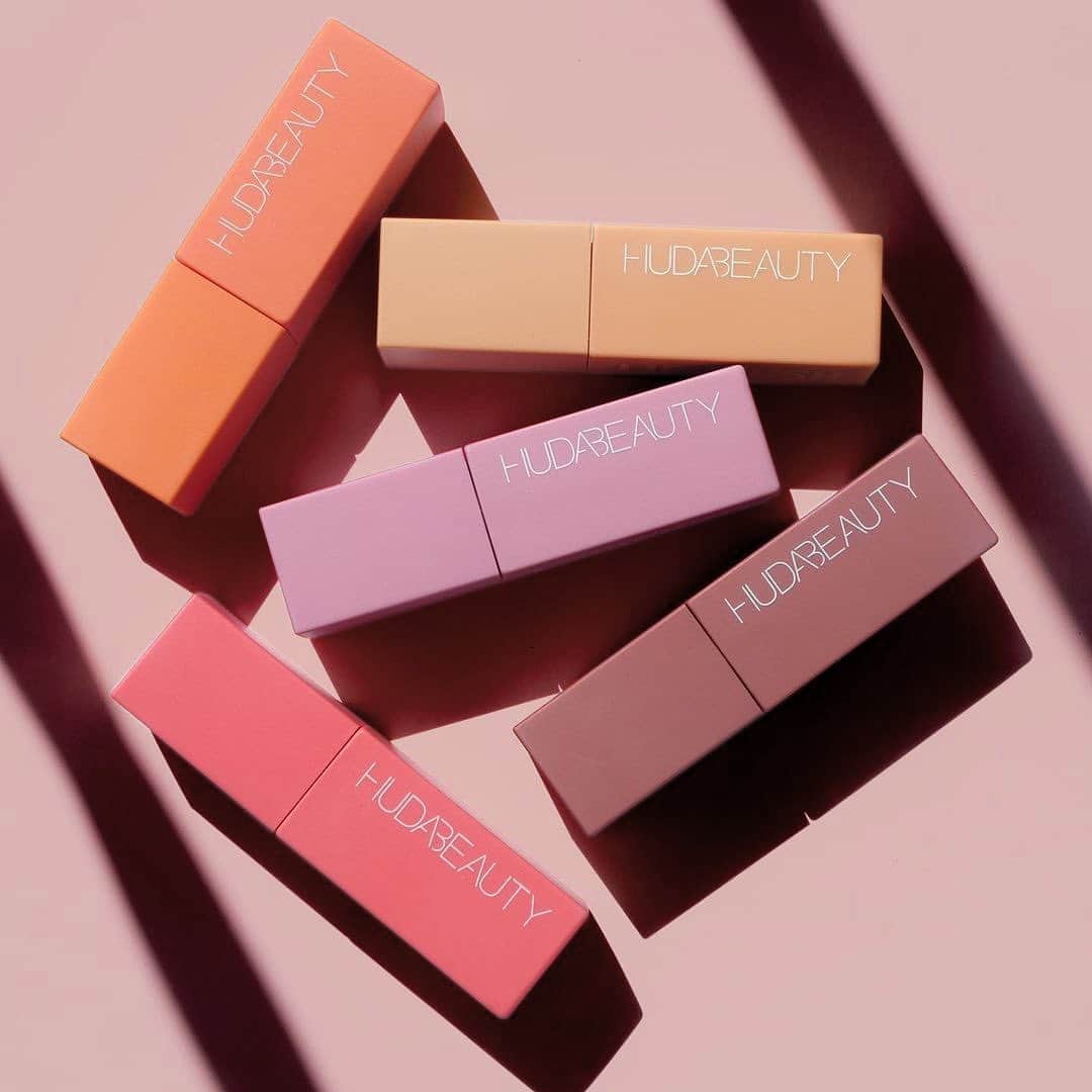 Huda Kattanさんのインスタグラム写真 - (Huda KattanInstagram)「She's hydrating, comfy & she stays on ALL DAY! Which shade are you picking? ⠀⠀⠀⠀⠀⠀⠀⠀⠀ 🫦 Peachy Kiss 🫦 Apricot Kiss 🫦 Coral Kiss 🫦 Rosy Kiss 🫦 Berry Kiss ⠀⠀⠀⠀⠀⠀⠀⠀⠀ 📸: @makeup2themaxx」5月12日 16時41分 - hudabeauty