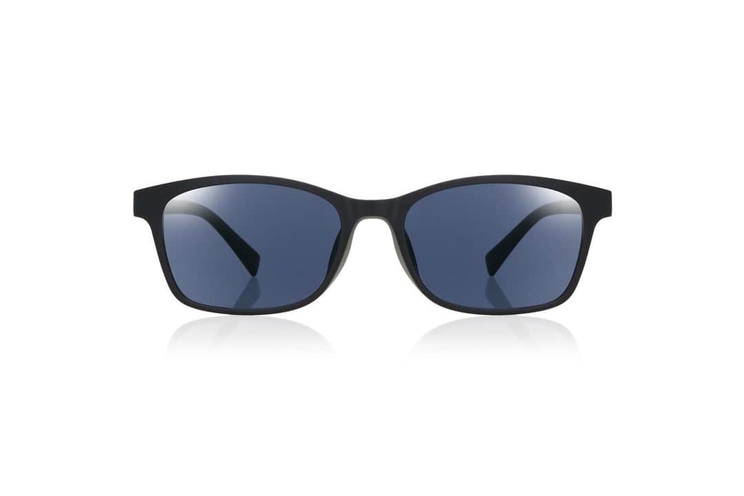 JINS公式さんのインスタグラム写真 - (JINS公式Instagram)「そろそろ、いろいろ。 「JINS COLOR Collection」多彩なフレームにカラーレンズを組み合わせてオリジナルのサングラスが完成！今の自分の気分や着こなしにあったサングラスを作る楽しみをぜひJINSのカラーレンズで。  ■調光レンズ 紫外線の量によりレンズのカラー濃度が自然と変わる。かけ変える必要がない利便性はもちろん、ワクワクした気分で着用できることから、夏おしゃれの新スタンダードアイテムとして注目されている。室内からアウトドアまで幅広く活躍。 【着用モデル】 フレーム：MGF-23S-114 97／¥5,900 レンズ：調光レンズ／グレイッシュブルー／¥5,500  詳しくは公式サイトもしくはハイライト「COLOR Collection」からチェック！  「JINS COLOR Collection」 そろそろ、いろいろ。 「JINS COLOR Collection」持ってないあなたも。しばらく手にしてないあなたも。かけてみませんか。サングラスを。カラーレンズを。Switchを。今の気分で、今の着こなしで、もっと気軽に、好きなように。自分らしさと、きっと出会えるから。世界が、今日が、どんどん自由になっていくから。さぁ、いろんなあなたのいろんな今に。  #JINS  #ジンズ #JINSSwitch  #サングラス #カラーレンズ #そろそろいろいろ」5月12日 18時00分 - jins_japan