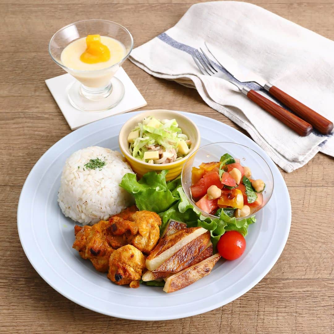 ABC Cooking Studioさんのインスタグラム写真 - (ABC Cooking StudioInstagram)「_ \来月の１dayレッスンをご紹介/  【しっかり食べて太りにくいスマート和食メソッドを学ぼう！ タンドリーチキンプレート】 今回のレッスンでは花王が1万人以上の内臓脂肪研究から発見した スマート和食の料理が学べます。 スマート和食とは内臓脂肪に着目したしっかり食べながらも太りにくい食事法です。 ※「太りにくい」＝「内臓脂肪をためにくい」と表現しています おなか痩せの黄金比を意識した質の良いスマート和食メソッドを学び、タンドリーチキンプレートを作ります。 開催：2023年6月末日まで 協賛：花王株式会社  詳細・予約は詳細・予約は「ABC　1dayレッスン」で検索！　 ご予約お待ちしております♪♪♪  ABC Cooking Studioでは「食」でおうち時間を応援するコンテンツをたくさんご紹介しています！詳細はプロフィールから↓ @abccookingofficial  #abcクッキング #abcクッキングスタジオ #料理教室 #体験レッスン #料理好きな人と繋がりたい #料理上手になりたい #料理教室 #花王スマート和食 #花王 #スマート和食 #しっかり食べて #太りにくい #みんなのGENKIプロジェクト #タンドリーチキン #おうちごはん」5月12日 17時00分 - abccookingofficial