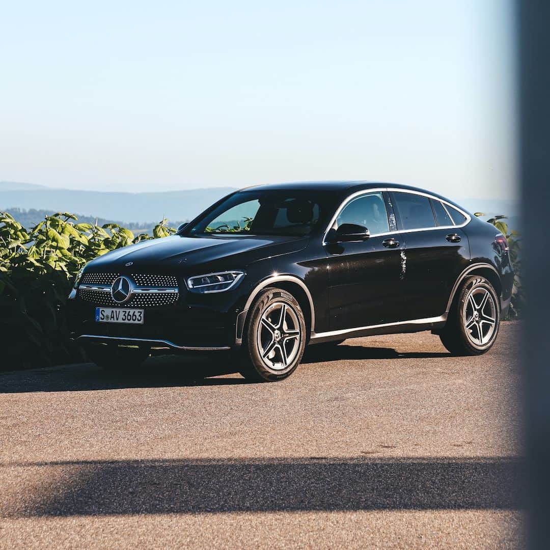 Mercedes-Benz Thailandのインスタグラム：「What a ride! With the Mercedes-Benz #GLC #Coupé, every route becomes a pleasure 🥰 ❤️  สัมผัสความสุขและความสนุกได้ทุกครั้งที่ออกเดินทางไปพร้อมกับ Mercedes-Benz GLC รถยนต์ SUV อเนกประสงค์คันนี้ ที่มาพร้อมระบบเกียร์อัตโนมัติ 9 จังหวะ (9G-TRONIC) ให้คุณขับเคลื่อนได้ทุกทิศทางที่ต้องการ และเปิดวิสัยทัศน์การขับขี่ของคุณให้กว้างและชัดเจนขึ้นยิ่งกว่าเดิมด้วยกระจกมองข้างปรับระดับ และสามารถพับเก็บได้ด้วยระบบไฟฟ้า ทำให้คุณเพลิดเพลินได้ในทุกการขับขี่  *อุปกรณ์บางส่วนในภาพอาจแตกต่างจากที่จำหน่ายจริง โปรดตรวจสอบรายการอุปกรณ์ของรถยนต์แต่ละรุ่นที่ผู้จำหน่ายฯ อย่างเป็นทางการทั่วประเทศ​​  📷 mercedesbenzdieniederlassungen (IG) & Andy Haug via #MBlocals  #GLC #SUV #MercedesBenz #MercedesBenzThailand」