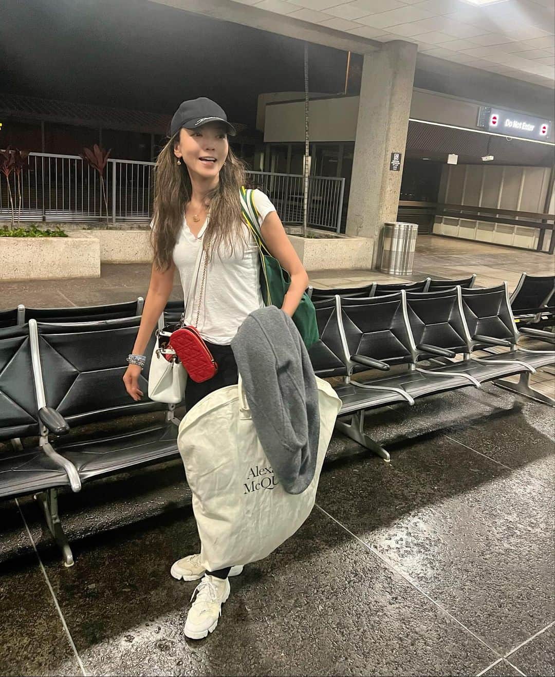 和央ようかのインスタグラム：「Off to .. ✈️  飛びます✈️  #takakoworldstylin🌎 #takakohawaiistylin🏝 #lifestyle #hawaii #hawaiilife #lifeisjourney #ハワイ#ハワイ生活#yokawao #和央ようか」