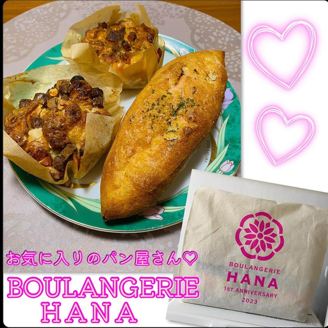 三浦真理子のインスタグラム：「. お気に入りのパン屋さん🥐 🌼【ブーランジェリーハナ】🌼 @boulangerie_hana 🍞 . 何度か利用した事あるけど、時間帯によって明太フランスに出会えず、やっと購入できました🥰 . 明太子たっぷりで美味しい〜😋 . どのパンも美味しくてまた買いに行きたくなるお店です😊💕 . 平尾駅から徒歩5分🚶‍♀️✨ . スタッフの方が親切でとてもいいお店です🎵 オリジナルエコバッグ頂けて嬉しい🥳 わーい＼(^o^)／ . . #ブーランジェリーハナ #福岡パン屋  #福岡パン #instagood #pleasefollowme #いいねしてね  #明太フランス #大楠パン屋 #パン好き  #オリジナルエコバッグ #美味しいパン #美味しいパン屋さん #🍞」