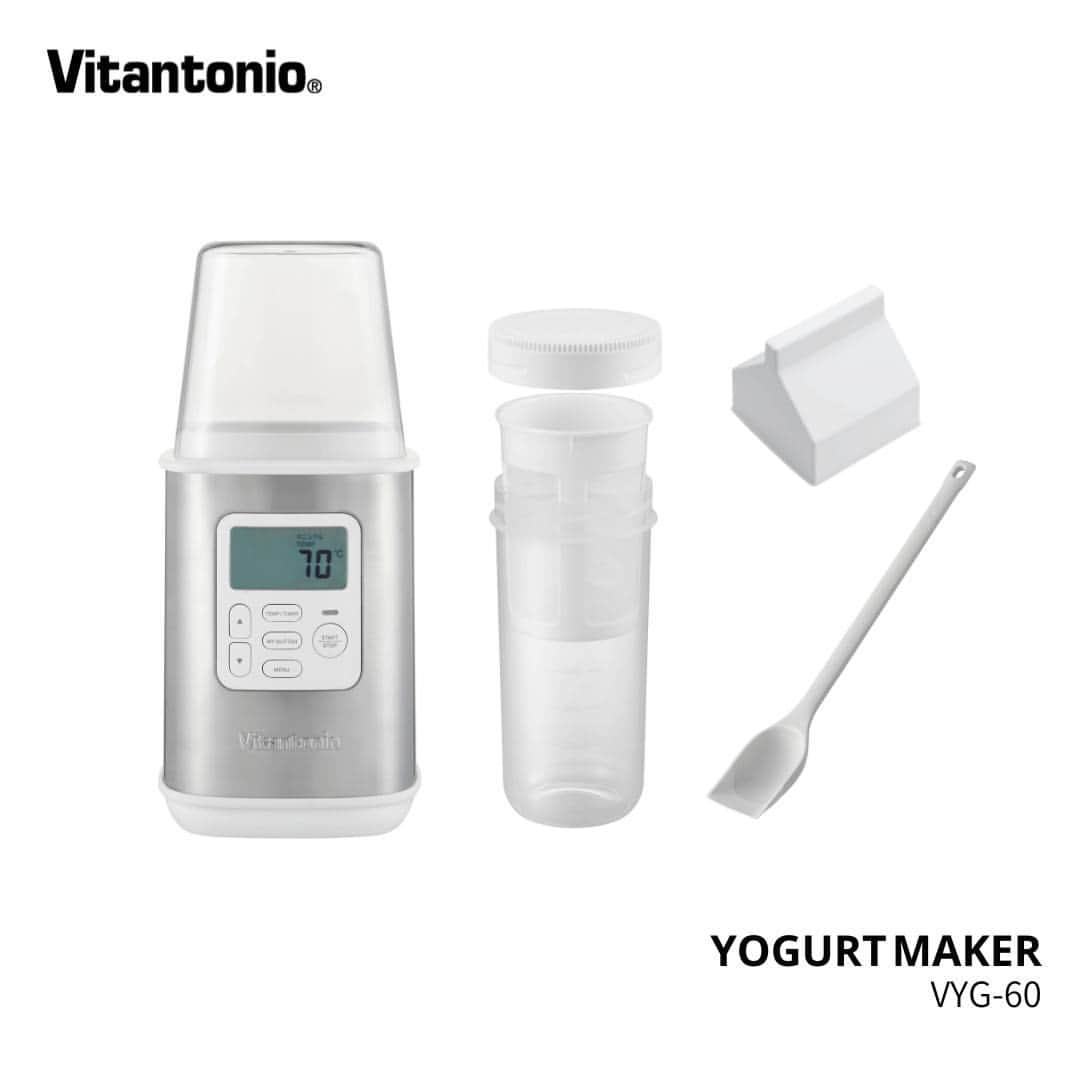 Vitantonioさんのインスタグラム写真 - (VitantonioInstagram)「【recipe】ヨーグルトケーキ（ヨーグルトメーカー/VYG-60-W） 　　 　　　 混ぜて焼くだけ。 ギリシャヨーグルトでつくる、濃厚だけどヘルシーなかんたんヨーグルトケーキ。ヨーグルトメーカー（VYG-60）はギリシャヨーグルト用水切りフィルターを付属。 手軽にたっぷりつくれるから、お菓子作りのアレンジにも。 　　　 　　 ＜材料＞15×8cm型 ギリシャヨーグルト…200g 卵…1 個 薄力粉…大さじ1 レモン汁…小さじ1 砂糖…大さじ2 　　 　　 ＜つくり方＞ 1）すべての材料をよく混ぜ合わせ、型に流し入れる。 2）180 度に予熱したオーブンで40 分焼く。 3）粗熱をとったら冷蔵庫でよく冷やす。 　　 　　 ＝＝＝＝＝＝＝＝＝＝＝＝＝＝＝＝＝＝＝＝ ⁣▷ヨーグルトメーカー/VYG-60-W #VYG60⁣ #ビタントニオヨーグルトメーカー ■1台でヨーグルトから発酵食品、低温調理まで⁣ ■ギリシャヨーグルト用水切りフィルター付属 ■25～70℃まで1度単位の温度調節機能⁣ ■0.5～99時間まで1時間単位で設定可能なロングタイマー⁣ ■牛乳・豆乳パックでそのまま作れるから手軽で衛生的⁣ ■好みの温度/時間を登録できるMY BUTTON機能新搭載⁣ ■3種のAUTO MENUで簡単設定⁣ ①プレーン・豆乳ヨーグルト　②甘酒⁣　③塩麹⁣ ■パックの底まですくいやすいシリコーン素材のスプーン付属⁣ ■レシピブックにはホエイ活用レシピも掲載 ■低温調理にも便利な保存容器も付属 ＝＝＝＝＝＝＝＝＝＝＝＝＝＝＝＝＝＝＝＝ 　　 　　 #vitantonio  #ビタントニオ 　　 #ビタントニオレシピ #ビタントニオレシピ公式 #ヨーグルトメーカー #ヨーグルトメーカー大活躍 #ヨーグルトメーカーレシピ #ヨーグルトメーカー購入 #ヨーグルト密造  #ギリシャヨーグルト #ギリシャヨーグルトレシピ #低温調理器 #発酵メーカー #発酵食品メーカー #発酵器 #ヨーグルトケーキ #ギリシャヨーグルトケーキ #低カロリーチーズケーキ #ダイエットおやつ #ダイエットおやつレシピ #低カロリーおやつ #バスクチーズケーキ #バスチー #発酵食品 #発酵食品づくり #発酵食品のある暮らし #発酵食品生活 #発酵食品レシピ」5月12日 17時30分 - vitantonio_jp
