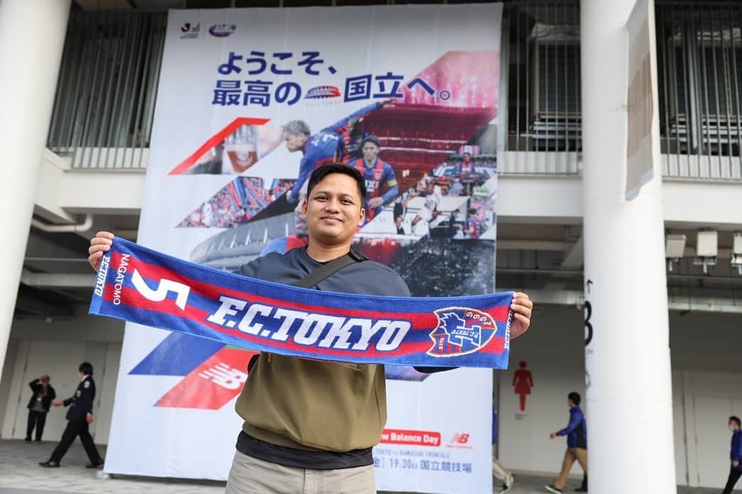 FC東京オフィシャルグッズさんのインスタグラム写真 - (FC東京オフィシャルグッズInstagram)「🔵🔴 #ThisisTOKYO #NewBalanceDay  #俺たちの国立 で #東京が勝つ!!🔥🔵🔴  ともに勝利を!!🤝🔵🔴  @fctokyoofficial  #FC東京 #fctokyo #tokyo」5月12日 17時24分 - fctokyoofficial
