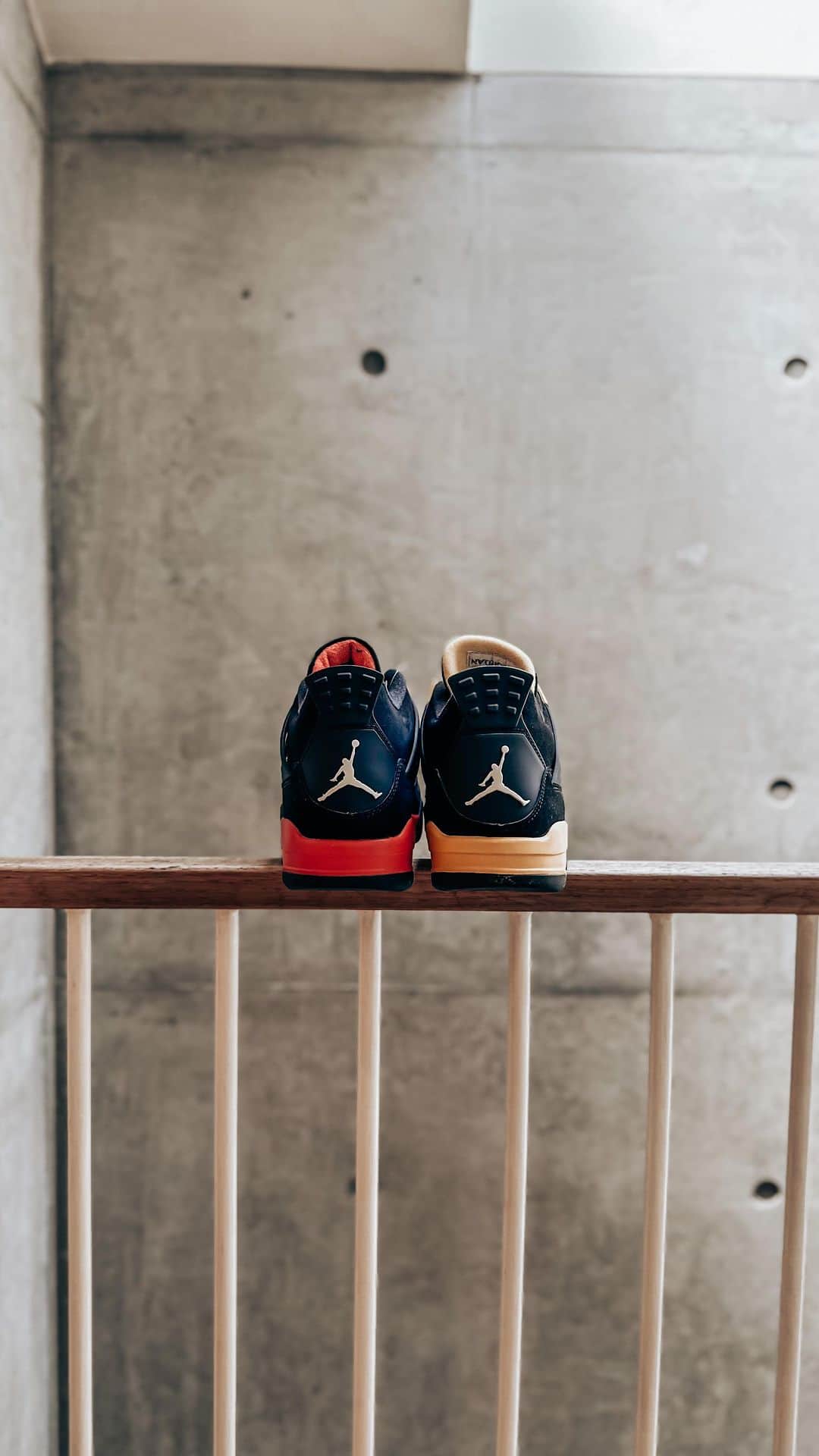 KING-MASAのインスタグラム：「Thunder 💛 VS Red Thunder ❤️ !?   楽しみな一足。 高校生の時欲しくて欲しくてただアメリカで極小リリースで買えなくて、、2012年に復刻して約12年ぶり💛  明日が楽しみ😊」