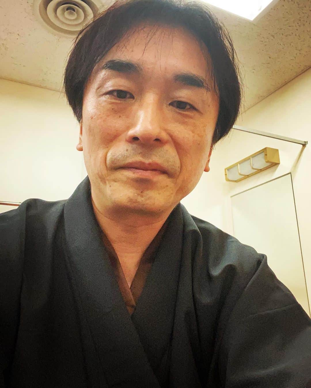 関智一のインスタグラム：「落語的な何か！ 着物を着て！  オレは腹が減ったぞ〜！！  #夕飯 #なにたべる #着物」