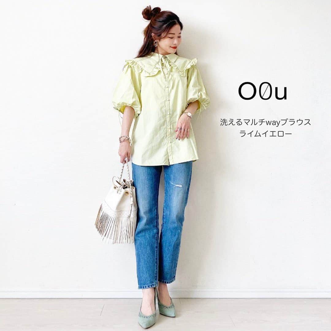 のインスタグラム：「🍋  最近どうやらyellowが好きらしい💛 yellow選びがち。 ライムイエローは爽やかで春らしくて 今の時期いいね🌼  @o0u_official  🏷️洗えるマルチwayブラウス この子、かなり優秀なエコ素材を使っていて ノーアイロンでシワになりにくい上に 紫外線防止、接触冷感、透湿、撥水などの 機能が充実してるのよ◎ しかもフリル襟の取り外し可で 前後2way！トータル3way!! 色んな雰囲気で着こなし楽しめるよー🎵　  coordinate item denim @ceeds_fashion  pumps #odetteeodile  bag #jandmdavidson  . . . . . .#o0u #オーゼロユー #sb_styling #サステナブルファッション #小柄コーデ #おちびコーデ #低身長コーデ #デニムコーデ #大人カジュアル #大人かわいい #春コーデ #夏コーデ #fashionstyle #ootd_kob #アラフォーコーデ」
