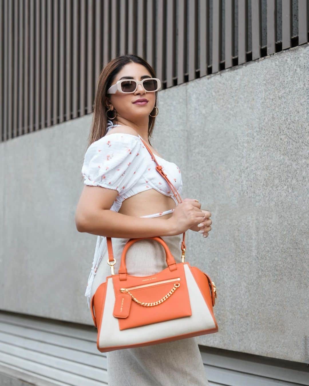 Aashna Shroffさんのインスタグラム写真 - (Aashna ShroffInstagram)「Can’t keep calm because @charleskeithofficial has finally launched their website in India! Go grab your favourites from the coolest summer collection!🧡  #CharlesKeith_In #ad」5月12日 17時40分 - aashnashroff