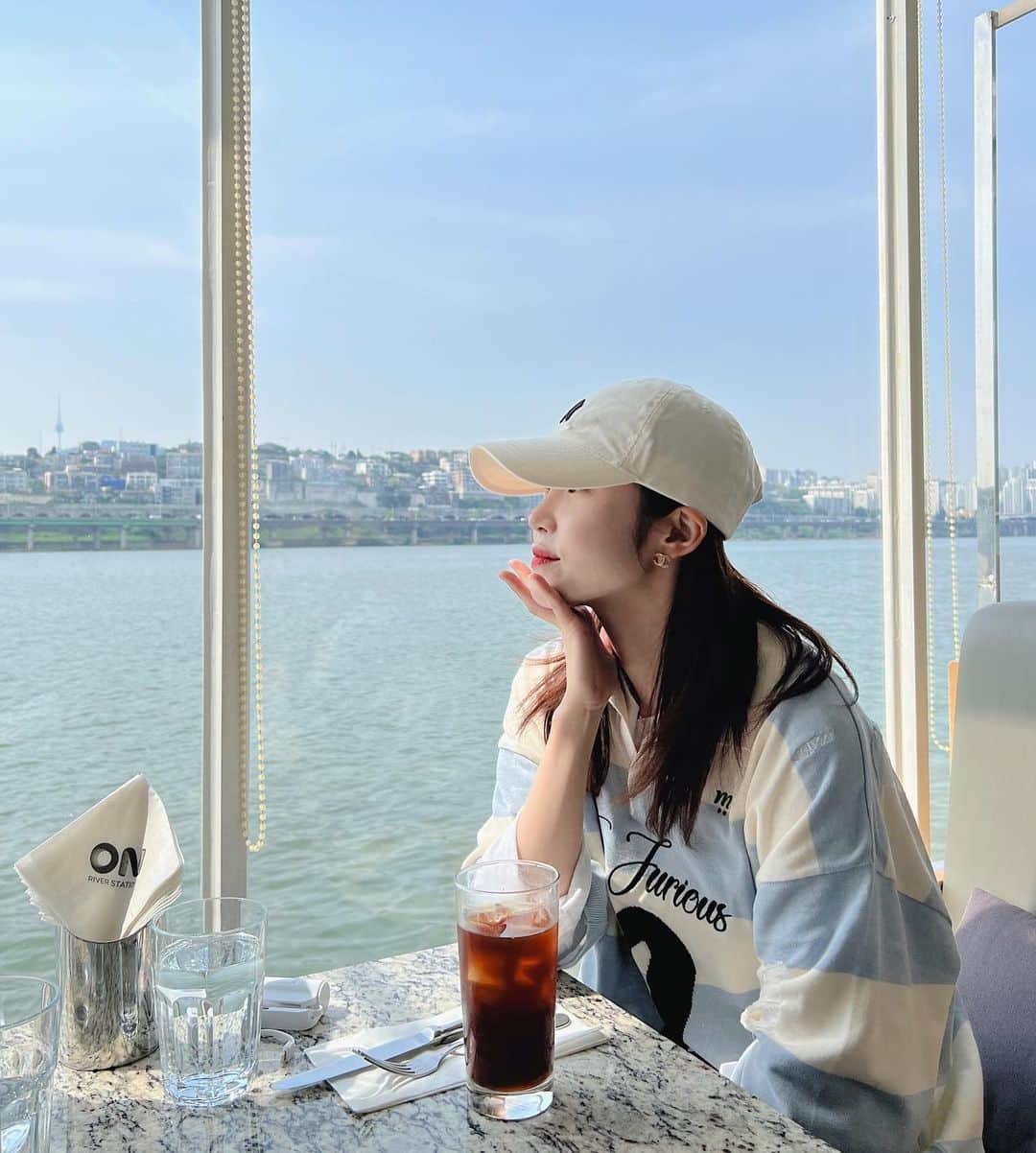 のインスタグラム：「바빴던 하루 💙」
