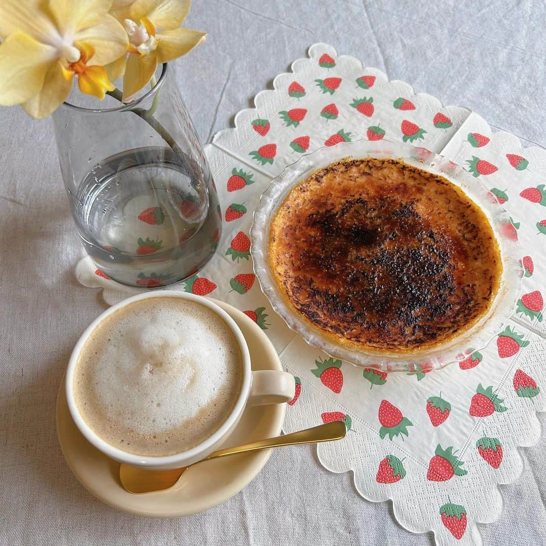 makoのインスタグラム：「♡  最近のあれこれ🍽 器が可愛いとご飯作る気もおきるw  カタナーラは本当に美味しかった😮‍💨  #器が好き #おうちごはん #パステルカラー #ikea #flyingtiger #おうちカフェ #ガラス作家 #カラフル雑貨」