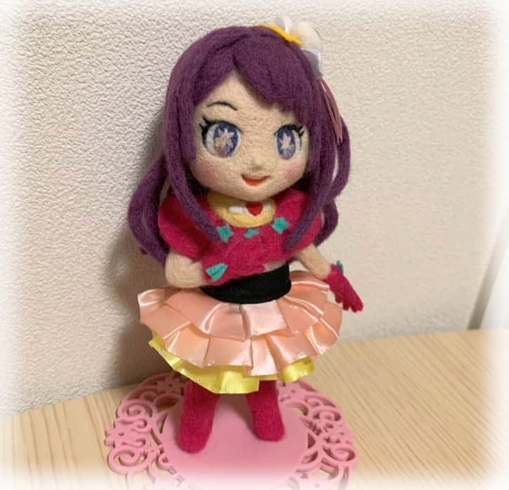松本ぷりっつのインスタグラム：「「推しの子」のアイちゃん つくりました  #推しの子  #星野アイ #B小町 #羊毛フェルト  #needlfelting」