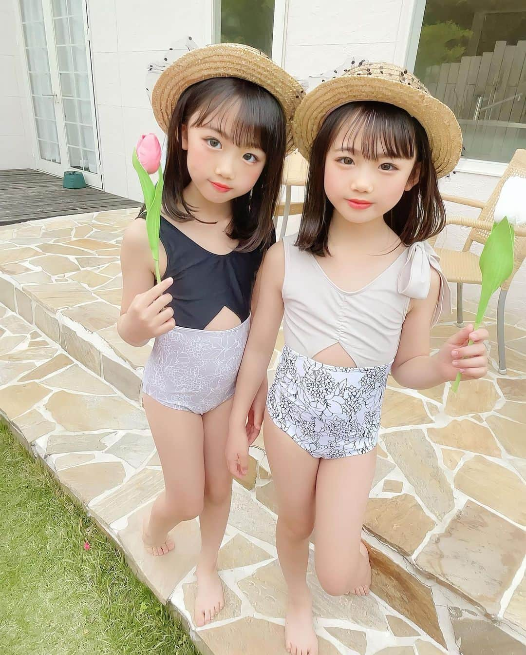 ららここさんのインスタグラム写真 - (ららここInstagram)「.       @grbirthday  @tiny_manon_kids の かわいいかわいい水着👙💕 　 海行くのが楽しみだね〜🏖 　  ------------------------- 身長 lala:126cm👧    coco:126cm👧 swim wear ▷ 130cm 着用  --------------------------   #lalacoco #ららここ #双子 #twins #8歳 #子供服 #韓国子供服 #小学生コーデ #キッズコーデ #キッズファッション#kidscode #インスタキッズ#リンクコーデ#双子コーデ  #キッズコーデ女の子#キッズ服 #kidsfashion  #kids #kidsootd #バースデイ #grbirthday #毎日がバースデイ #バースデイ購入品 #tinymanon #タイニーマノン #しまむら #しまパト#水着 #キッズ水着 #ベビー水着」5月12日 17時52分 - lacolaco0612