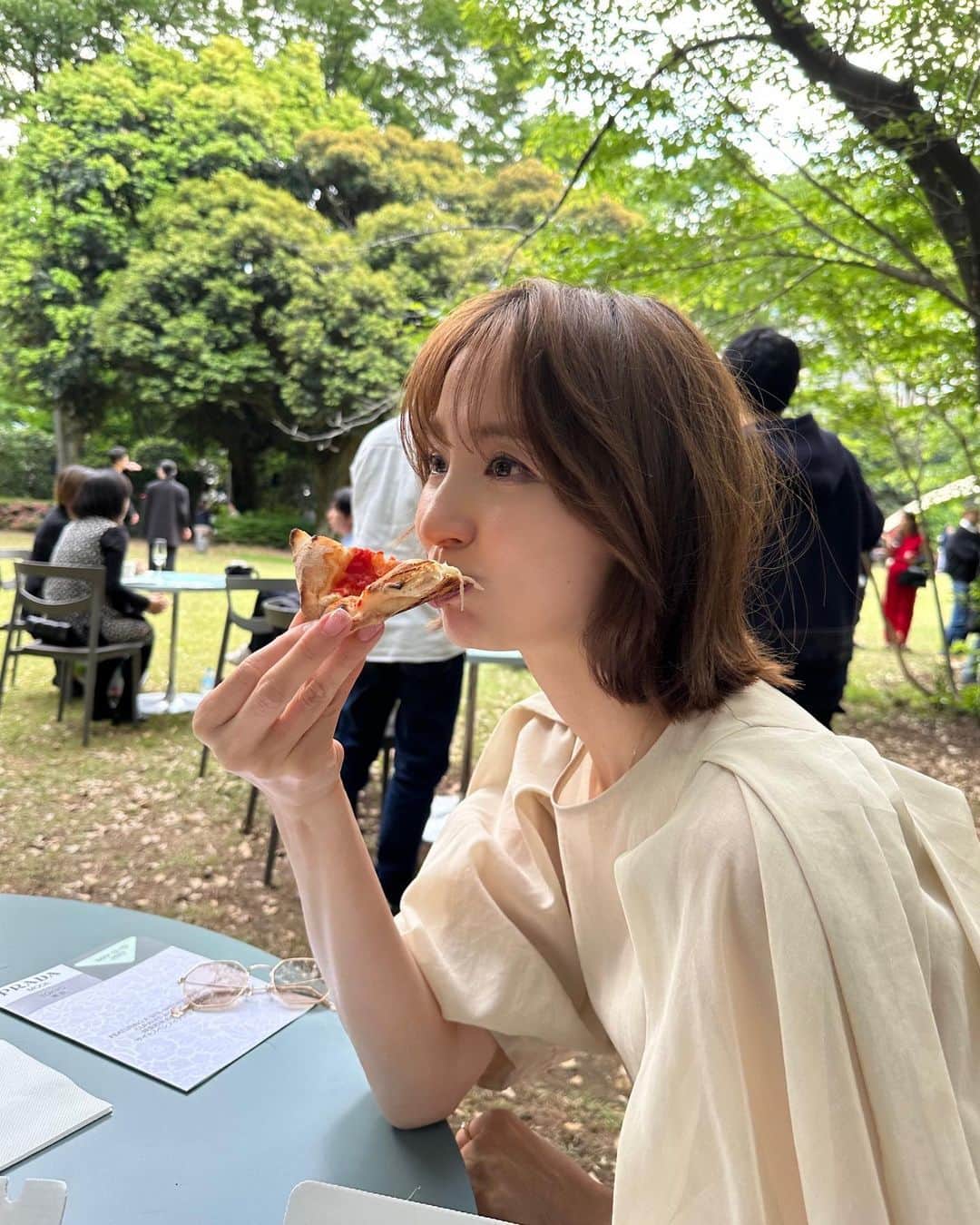 篠田麻里子のインスタグラム：「「PRADA MODE TOKYO」 に行ってきました✨  素敵なイベント♡ 面白いワークショップもあって今度生地を使ったワークショップやってみたいな♡  #PRADA」