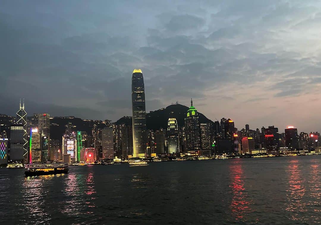 TIKAのインスタグラム：「ゴールデンウィークは 香港🇭🇰中国深圳🇨🇳マカオ🇲🇴旅行に行ってきた😊  香港は仕事を始めた頃ほぼ毎月行ってたので思い出いっぱい。  深圳に行くため国境を渡る時は3年半ぶりの中国にもなんとも言えない感じでした😢  マカオではカジノで初大当たり🙌  なせか好きなキャセイパシフィックに久々乗れたのも幸せでした😊  ただロクな写真がなくてすみません🤣」
