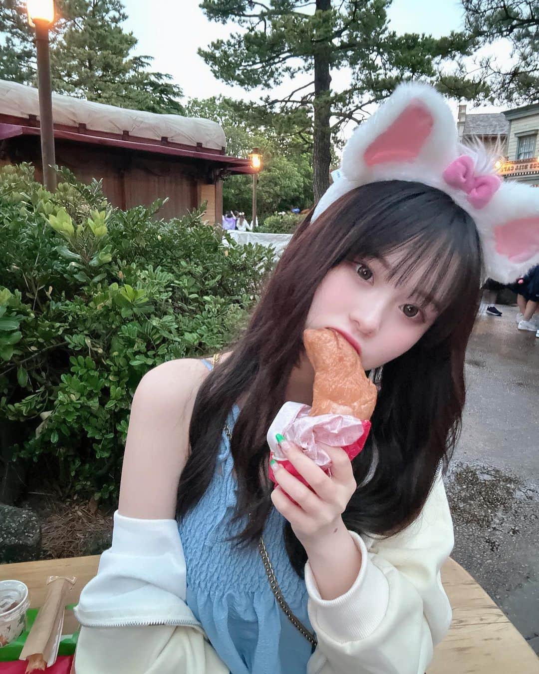 桜さんのインスタグラム写真 - (桜Instagram)「ディズニー行くとバカみたいにご飯食べちゃう。🍗‪  あとこの投稿記念すべき1000個目らしい。みんないつもありがとうな🤍」5月12日 17時57分 - sakura_0808_