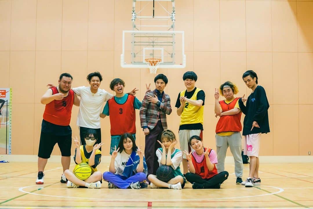 藤田早希のインスタグラム：「東京に来て初めて色んな人とバスケした。 そういう空間を作ってくれる友達が いることがとても嬉しい☺️🩷 そして出会った皆さんありがとう🫶🏻🫧. . 📸 @_7gi3_  w/  @konkonwanwan  @iwachi_chanko  @warakano_mac  @frm_kiharu  @kakezouchannel  @abecinematv  @go_powernokagiri  @john_mac2  @ricky__1104  @umiumi645 . . 🎽 @nerdy_officialjapan  🧼 @crate_athletics . . . .」
