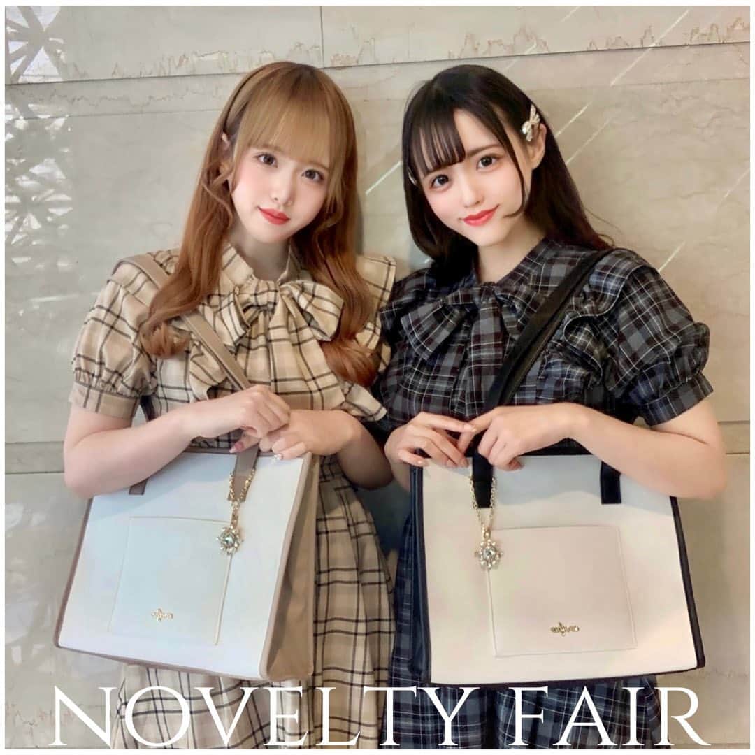 evelyn.coordinateのインスタグラム：「. ⋱⋰ ⋱⋰𝐍𝐨𝐯𝐞𝐥𝐭𝐲 𝐅𝐚𝐢𝐫 ⋱⋰ ⋱⋰ . 本日より♡！ ¥17.000以上お買い上げで A4トートバッグをプレゼント致します👜💕 マチもたっぷり入る肩掛けしやすいトートバッグ🫧🤍💭通学、通勤はもちろん、たくさん荷物を準備したいイベントなどにもオススメです🤍」