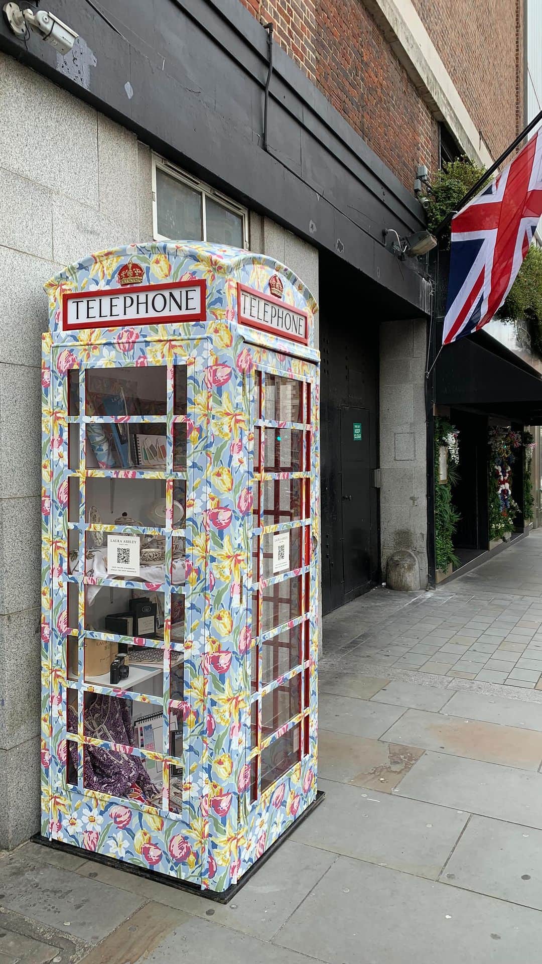 ローラアシュレイのインスタグラム：「The miniature telephone box exhibition is finally here! ✨  Our floral telephone box is located on Upper St Martin’s Lane, Covent Garden.  Visit now and discover the heritage behind the brand, in form of prints, sketches, crockery and fabrics across 70 years.  Don’t forget to tag @lauraashleyuk and #spreadtheprint when you spot the telephone box.」