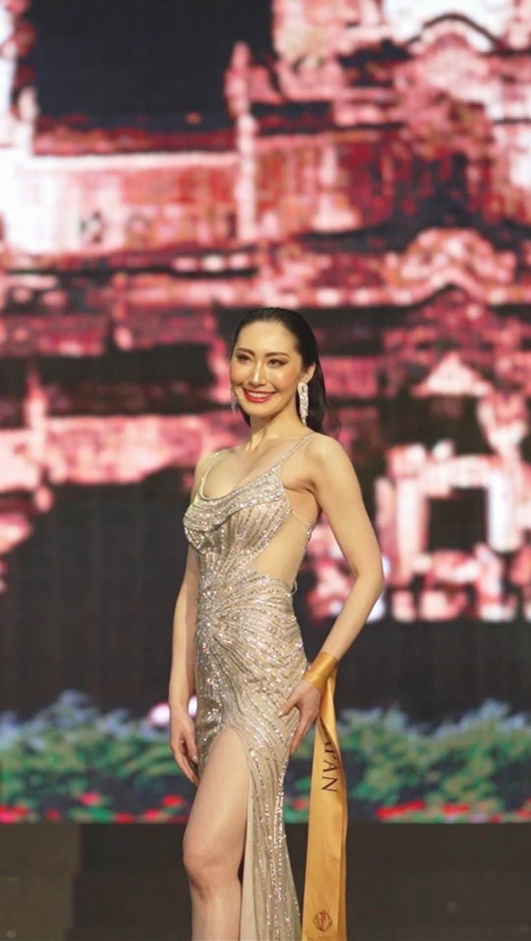 aya onoのインスタグラム：「#missplanetinternational 2nd Runner Up Aya Ono (Japan)  Evening Gown  #2ndrunnerup #missplanetjapan #japan #ayaono #photoshoot #eveningdress #eveninggown  #Cambodia #Philippines #Thailand #modebeare #nagoyafashionfesta #beautypageant #missjapan #missplanetjapan #ミスコン #ミスコンテスト #ミセスコンテスト #コンテスト #ビューティキャンプ」