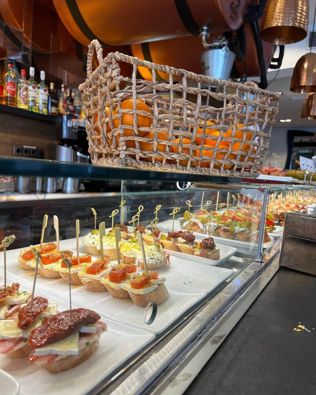 村上瑠美奈さんのインスタグラム写真 - (村上瑠美奈Instagram)「バルセロナも美食の街でどのお店も美味しかったな🇪🇸🍽  ワンピースはLOEWEのもの。 スペインのブランドだから持って行ったら やっぱり街並みにぴったり合う😌🤍  #スペイン#バルセロナ旅行 #バルセロナ観光#サグラダファミリア #spaintravel #Barcelona#ガウディ建築 #ガウディ #ParcGüell#スペイン旅行 #ヨーロッパ旅行#スペイングルメ#Barcelonaeats#spaineats #バルセロナグルメ」5月12日 18時14分 - ruminamurakami