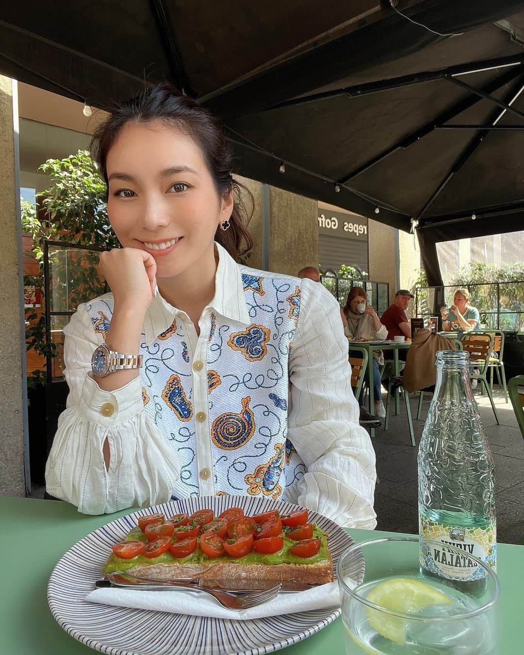 村上瑠美奈さんのインスタグラム写真 - (村上瑠美奈Instagram)「バルセロナも美食の街でどのお店も美味しかったな🇪🇸🍽  ワンピースはLOEWEのもの。 スペインのブランドだから持って行ったら やっぱり街並みにぴったり合う😌🤍  #スペイン#バルセロナ旅行 #バルセロナ観光#サグラダファミリア #spaintravel #Barcelona#ガウディ建築 #ガウディ #ParcGüell#スペイン旅行 #ヨーロッパ旅行#スペイングルメ#Barcelonaeats#spaineats #バルセロナグルメ」5月12日 18時14分 - ruminamurakami