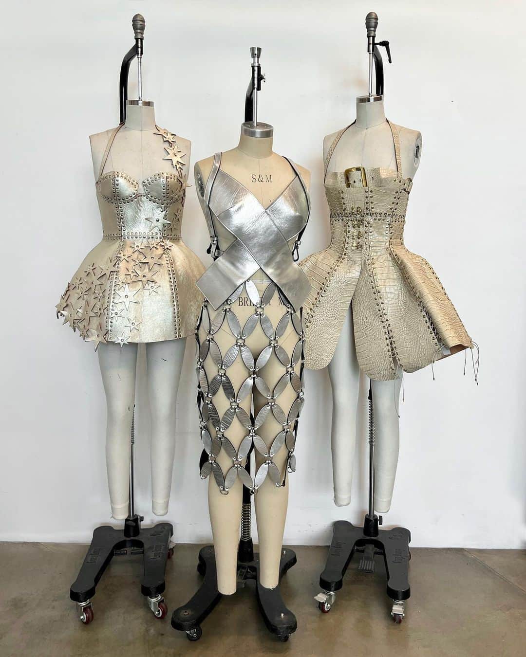 ZANA BAYNEさんのインスタグラム写真 - (ZANA BAYNEInstagram)「From the Archives 🌹  Left to right:  Spring 2015 Metallic Champagne Leather “Rita” Dress fully riveted together with cascading stars  Spring 2016 Silver Leather “Roxanne Top” in the shape of an X and the “Rio Skirt” with petal shaped links that emulate the same X shape   Fall 2014 Beige Croc Embossed “Buckle Bra” and “Bustle” Dress with brass toned hardware」5月13日 5時03分 - zanabayne