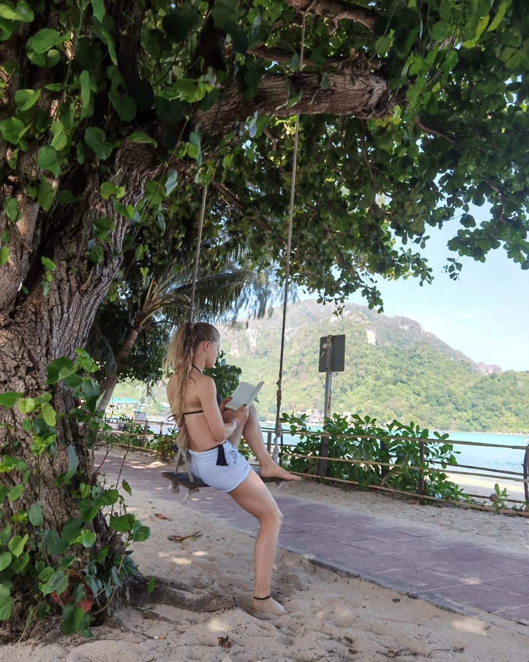 ダーシャ・ゲルムさんのインスタグラム写真 - (ダーシャ・ゲルムInstagram)「Tb to vacation in Thailand 🥰  #thailand #krabi #phuket #phiphiisland #kohphiphi #phiphidon #summer」5月13日 3時36分 - grmdas