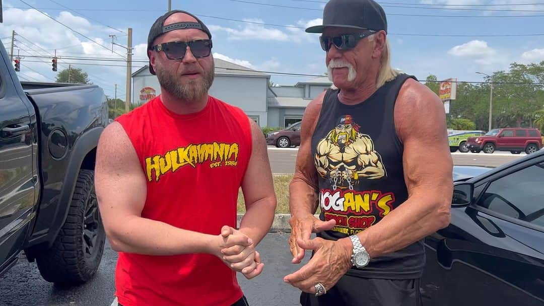 ハルク・ホーガンのインスタグラム：「TONIGHT AT HOGAN’S HANGOUT!!  The first ever Hulk Hogan’s Bikini Contest starts at 8pm!!  1st place $2,000 2nd place $1,000 3rd place $500  @hoganshangout」