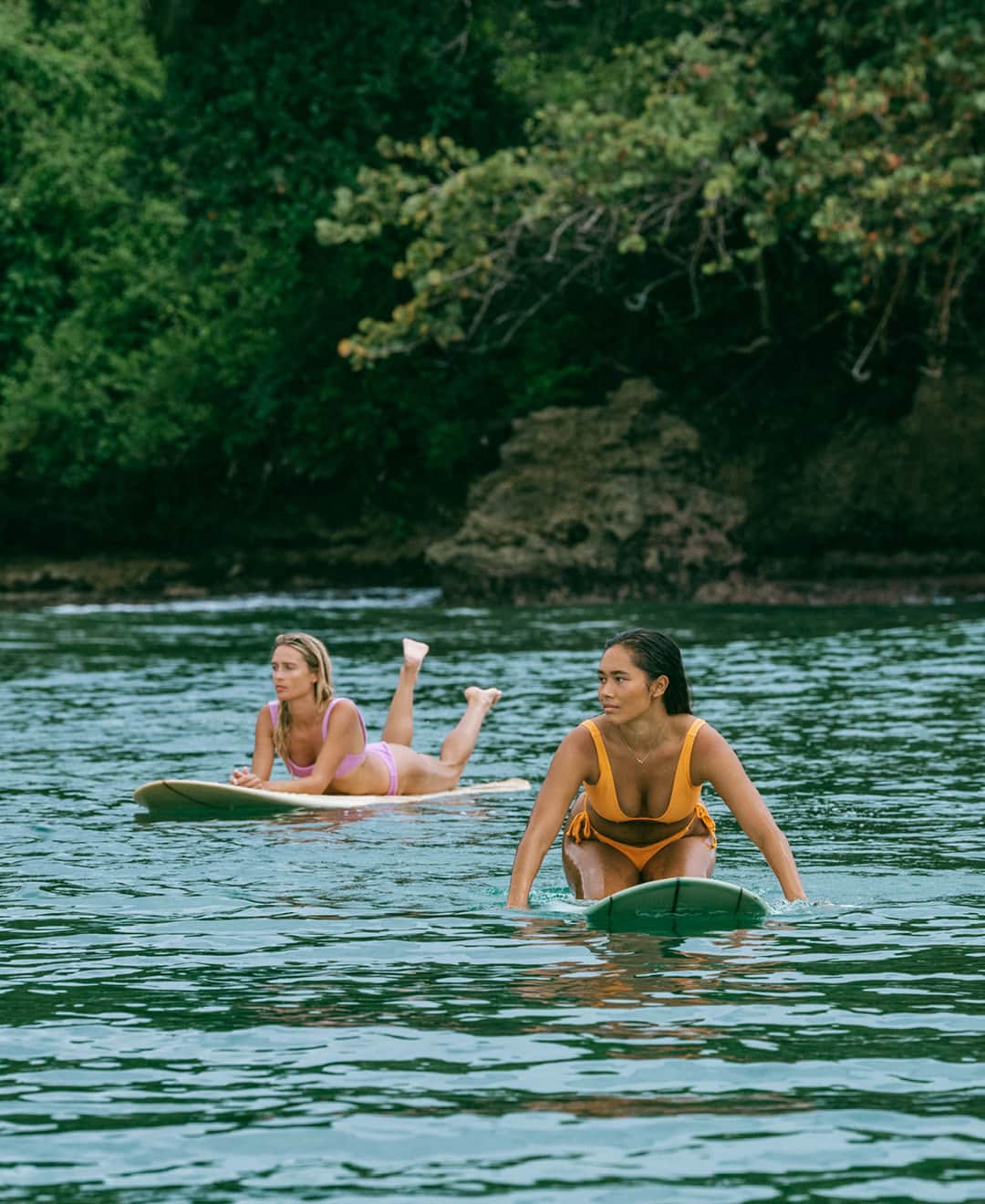 BILLABONG WOMENSのインスタグラム：「Morning surf sesh at Black Rock with @marinalons and @_anayalater」