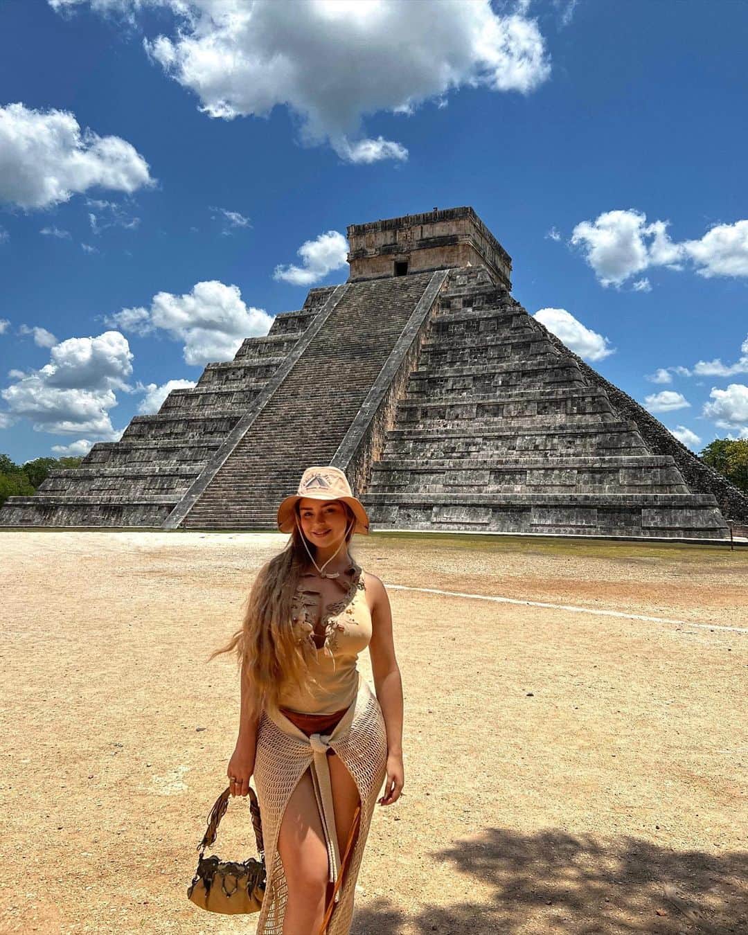 デミ・ローズのインスタグラム：「So happy to have visited another world wonder 📍 Chichén Itzá」