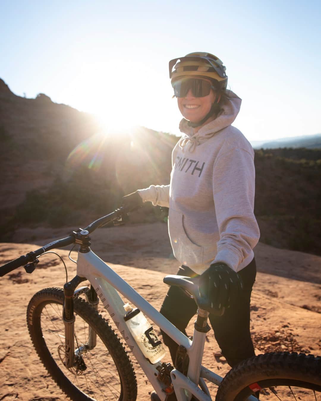 Smithさんのインスタグラム写真 - (SmithInstagram)「In celebration of #internationalnursesday, we connected with @alexjpavon, a rippin' athlete on our MTB roster and a Surgical Trauma ICU nurse. When she isn't riding slick rock or skiing steeps, she's working to save lives.  We asked Alex a couple of questions about what it's like to be a nurse and an athlete.  How has being an athlete impacted your career as a nurse? Alex: "Bike racing had a huge impact on me going into healthcare. After being a bystander of two tragic accidents at races I immediately took my EMT and Wilderness EMT courses and started working in the Emergency Department--which made me feel much more prepared to respond to emergencies in the backcountry. I decided to go to nursing school because the career fit my lifestyle better than other medical jobs."   Any highlights/favorite parts of being a nurse + athlete? Alex: "Not only is being a nurse one of the most fulfilling careers, but it also affords me the lifestyle and schedule to continue being the athlete I am at heart. It has also given me a much broader perspective as to what really matters to me. The fact that I can mountain bike and ski, is something I cherish every day."  In what ways does being a nurse affect your decision-making when on backcountry missions?  Alex: "Being a nurse has made me more conscientious about the decisions I'm making when I'm out in the backcountry skiing or biking. Every day I see the consequence and aftermath of severe musculoskeletal injuries, spinal cord injuries, and traumatic brain injuries. By no means does this deter me from doing the things that I love like mountain biking and skiing, but I definitely think a bit more about what I'm doing before I do it nowadays."  What advice do you have for people doing adventure sports?  Alex: "Your fate is largely up to you when it comes to participating in adventure sports. I always encourage anyone participating in adventure sports to take a wilderness first aid course or a wilderness first responder course and recertify them often. Also, WEAR YOUR DAMN HELMET!! Your brain is precious and sensitive and very hard to fix and heal. Take care of it!"」5月13日 4時01分 - smithoptics